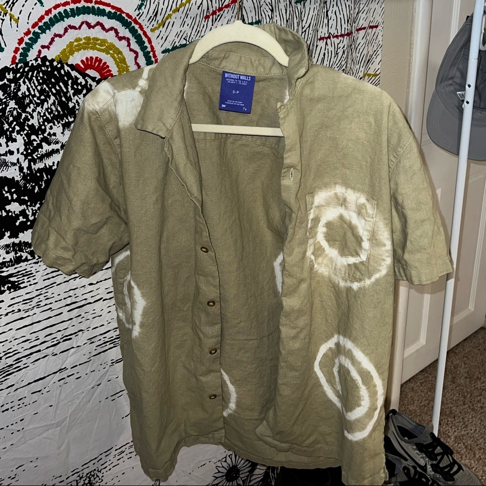 MENS URBAN OUTFITTERS GREEN AND WHITE BUTTON UP SIZE SMALL